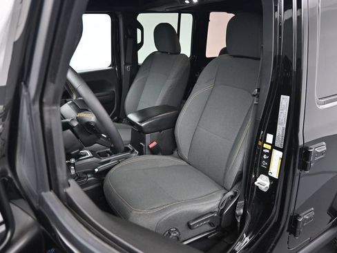 Used 2024 Jeep Wrangler Unlimited AWD/4WD image 9