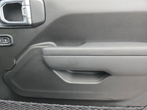 New 2025 Jeep Gladiator Sport image 18