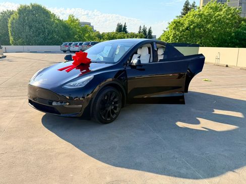 Used 2021 Tesla Model Y Long Range AWD/4WD image 35