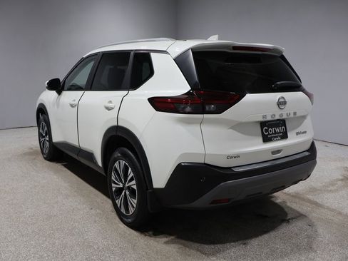 Used 2023 Nissan Rogue SV w/ SV Premium B Package image 6