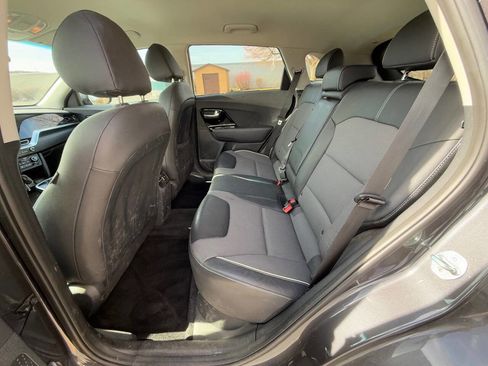 Used 2020 Kia Niro EX image 11