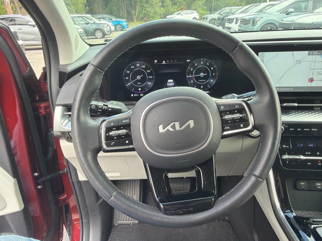 Certified 2023 Kia Carnival SX Prestige FWD image 12