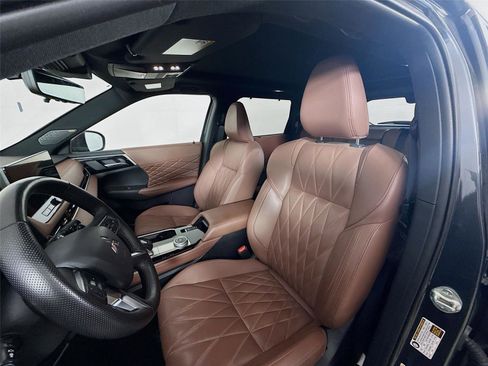 Used 2025 Mitsubishi Outlander SEL image 13