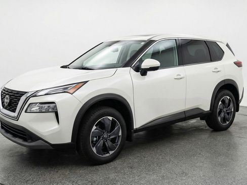 Used 2025 Nissan Rogue SV AWD/4WD image 3