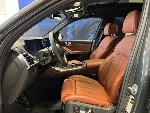 Used 2025 BMW X7 xDrive40i w/ Executive Package AWD/4WD image 2