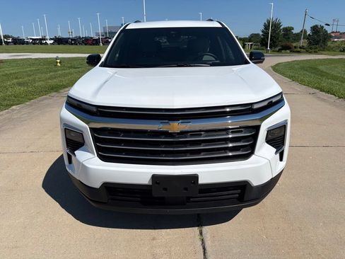 Used 2026 Chevrolet Traverse LT w/ Driver Confidence Package AWD/4WD image 2