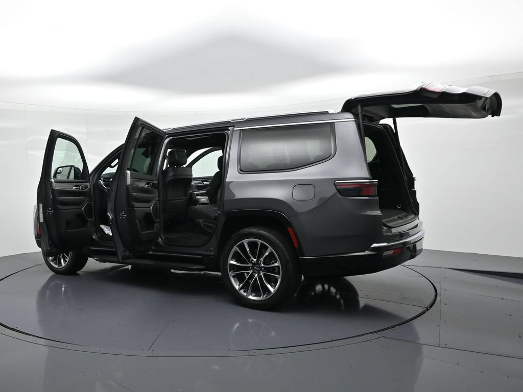 Used 2023 Jeep Wagoneer Series II w/ Premium Group I AWD/4WD image 27