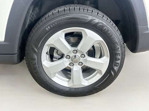 Used 2019 Jeep Compass Latitude w/ Popular Equipment Group AWD/4WD image 11