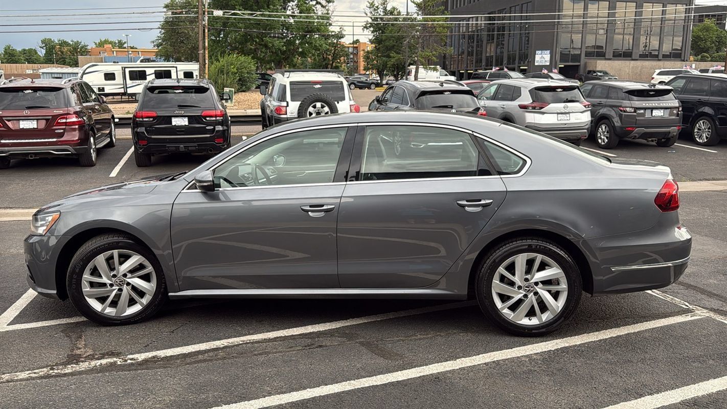 Used 2018 Volkswagen Passat 2.0T SE FWD image 6