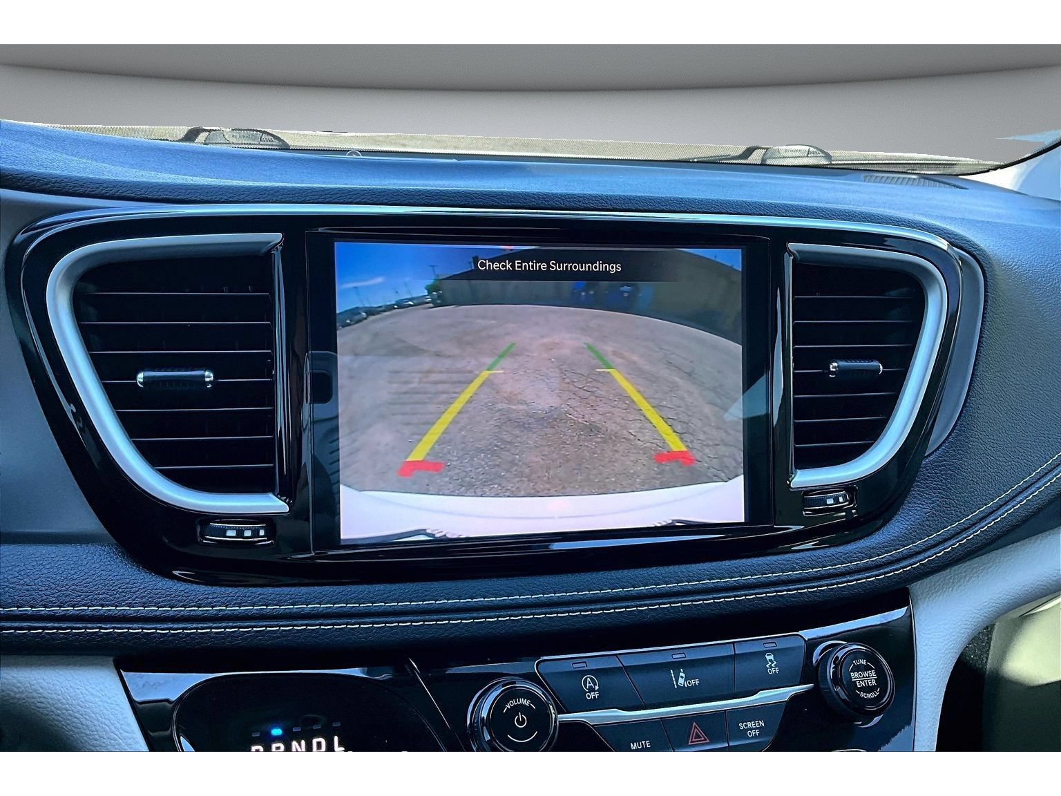 Certified 2022 Chrysler Pacifica Touring-L FWD image 26