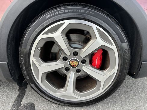 Used 2022 Porsche Taycan 4S w/ Off-Road Design Package image 26