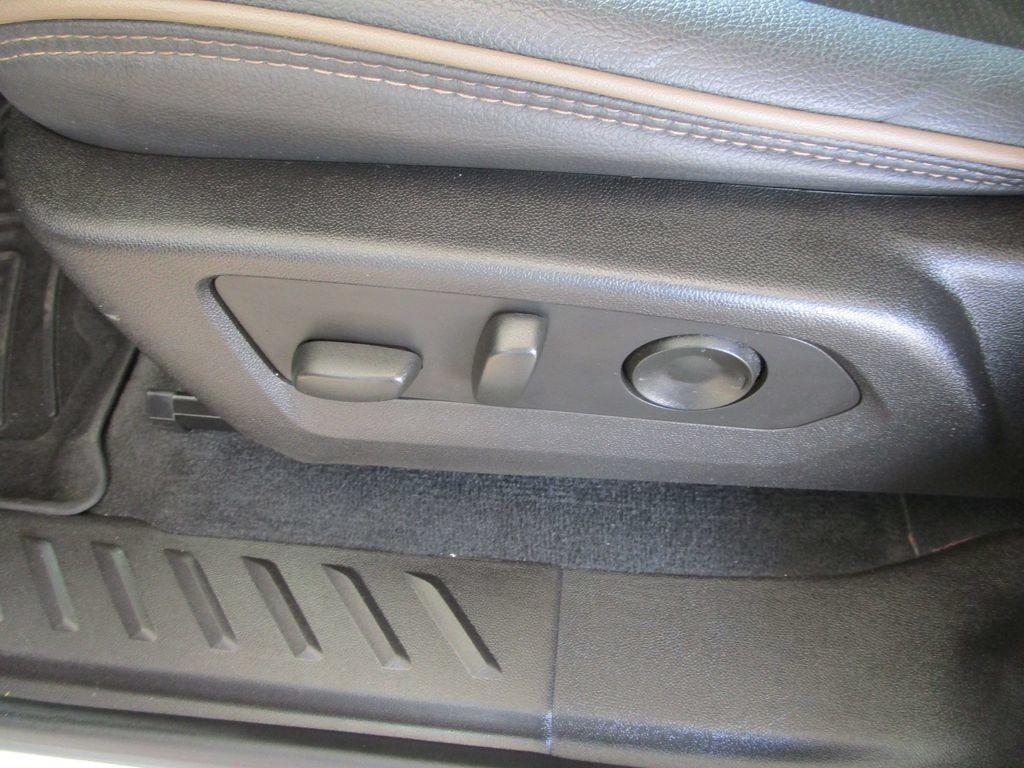 Used 2024 GMC Canyon Denali AWD/4WD image 33