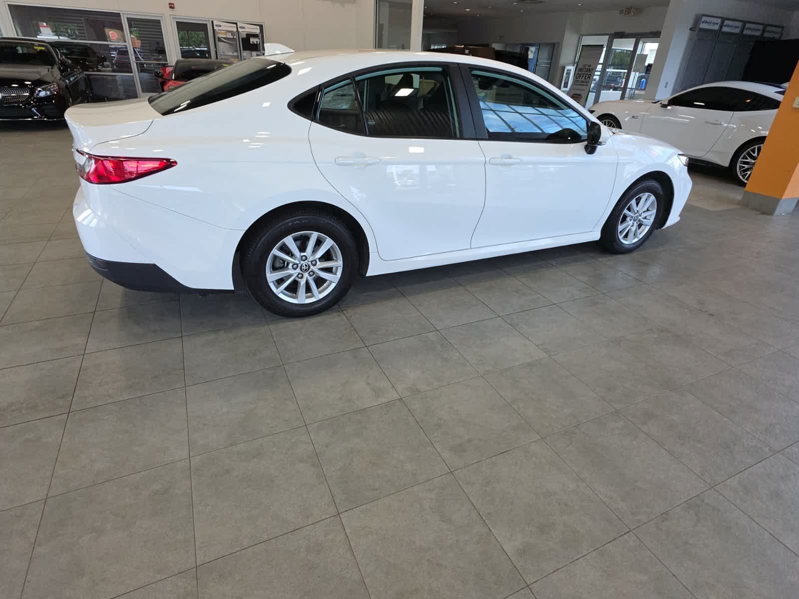 Used 2025 Toyota Camry LE AWD/4WD image 7