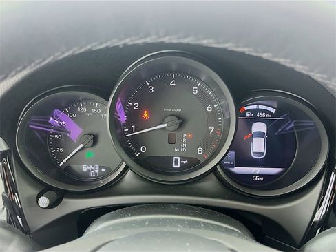 Certified 2025 Porsche Macan image 13