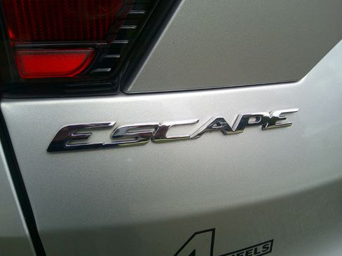 Used 2018 Ford Escape SEL image 14