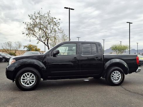 Used 2015 Nissan Frontier SV image 3