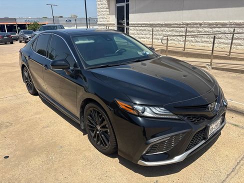 Used 2023 Toyota Camry XSE FWD image 12