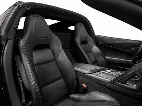 Used 2019 Chevrolet Corvette Stingray Coupe w/ Carbon Flash Badge Package image 33