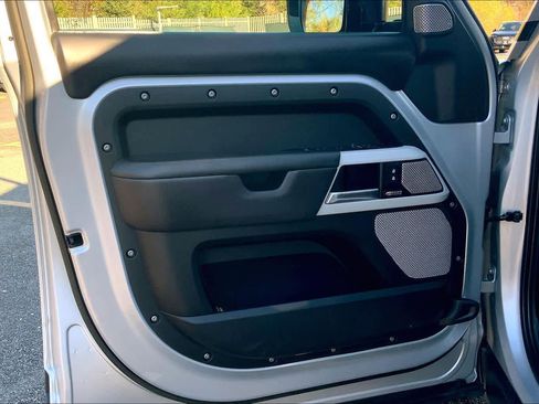 Certified 2023 Land Rover Defender 130 X-Dynamic SE image 21