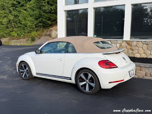 Used 2013 Volkswagen Beetle 2.0T FWD image 24