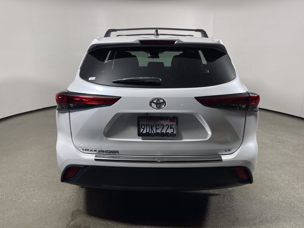 Certified 2022 Toyota Highlander LE FWD image 4
