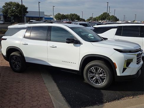 New 2026 Chevrolet Traverse LT w/ Driver Confidence Package image 4