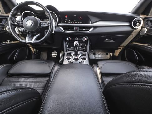 Used 2023 Alfa Romeo Stelvio Veloce image 38