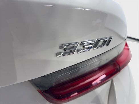 Used 2025 BMW 330i Sedan image 23