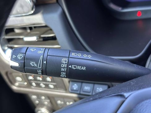 Used 2023 Chevrolet Suburban High Country AWD/4WD image 17