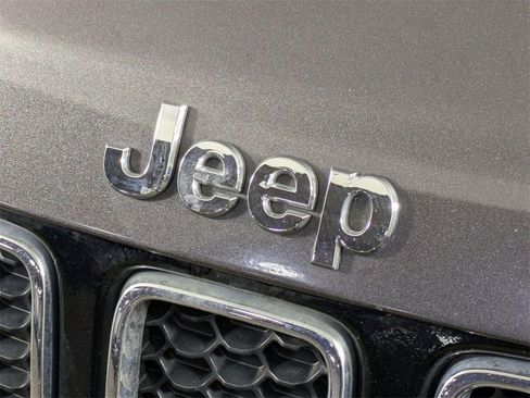 Used 2018 Jeep Compass Latitude w/ Popular Equipment Group image 9