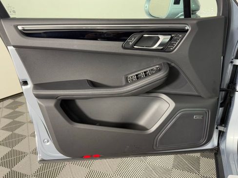 New 2026 Porsche Macan image 25