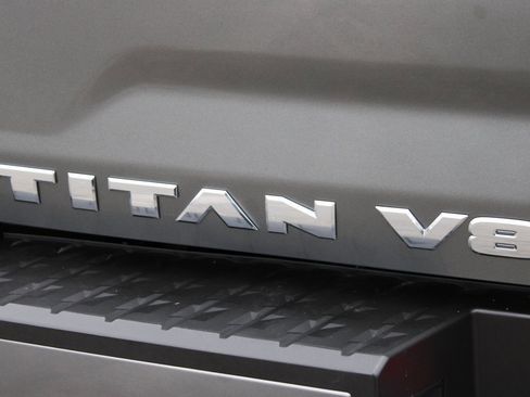 Used 2021 Nissan Titan SV w/ SV Convenience Package image 47