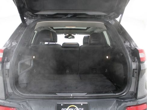 Used 2017 Jeep Cherokee Trailhawk w/ Comfort/Convenience Group image 14