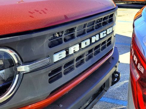 Used 2022 Ford Bronco Black Diamond image 3