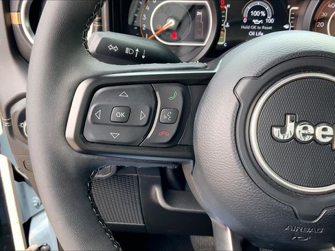 Used 2025 Jeep Gladiator Sport AWD/4WD image 24