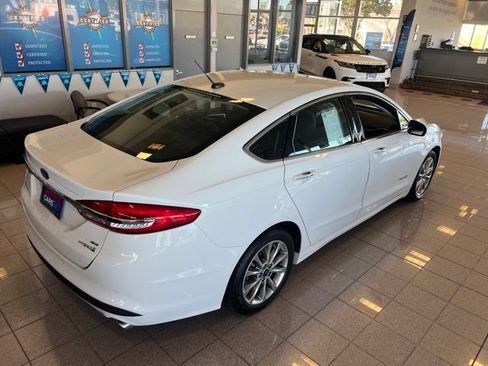 Used 2017 Ford Fusion SE w/ Equipment Group 602A FWD image 3