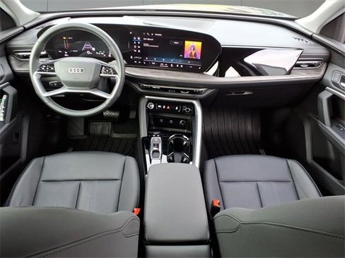 Used 2025 Audi Q5 Premium w/ Convenience Package image 14