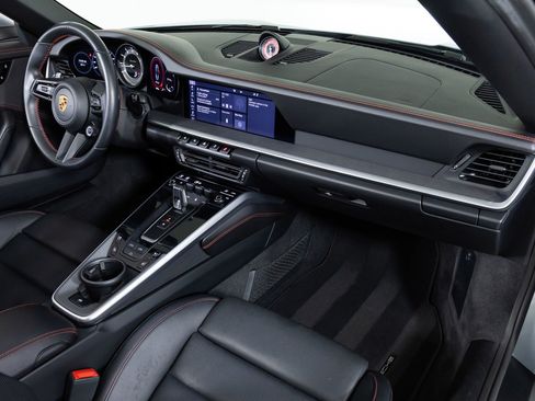 Used 2021 Porsche 911 Turbo image 38