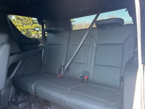 Used 2025 GMC Yukon Denali w/ Sun & Power Step Package image 12