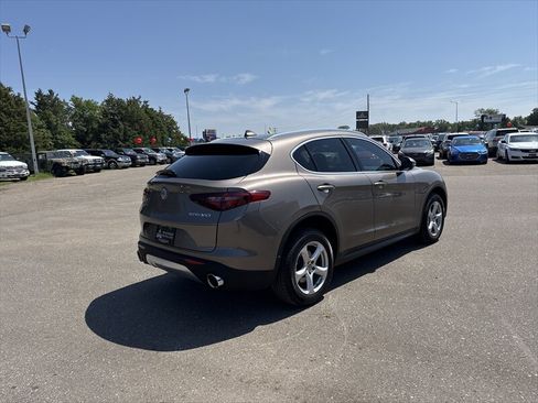 Used 2019 Alfa Romeo Stelvio RWD image 4
