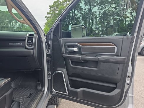 Used 2022 RAM 2500 Laramie AWD/4WD image 30