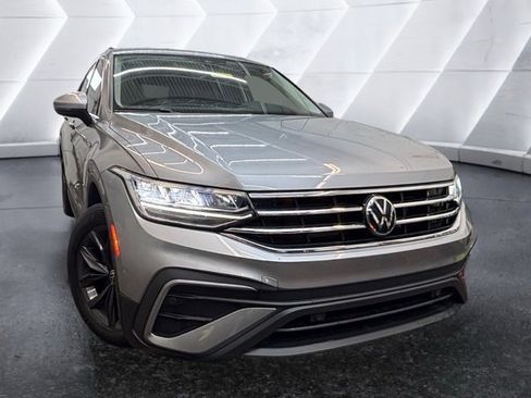 Certified 2022 Volkswagen Tiguan SE w/ Panoramic Sunroof Package image 4