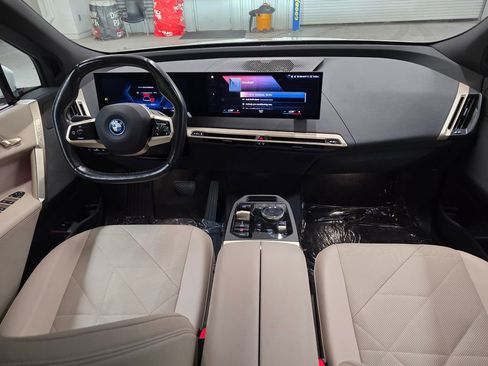 Used 2023 BMW iX xDrive50 AWD/4WD image 33