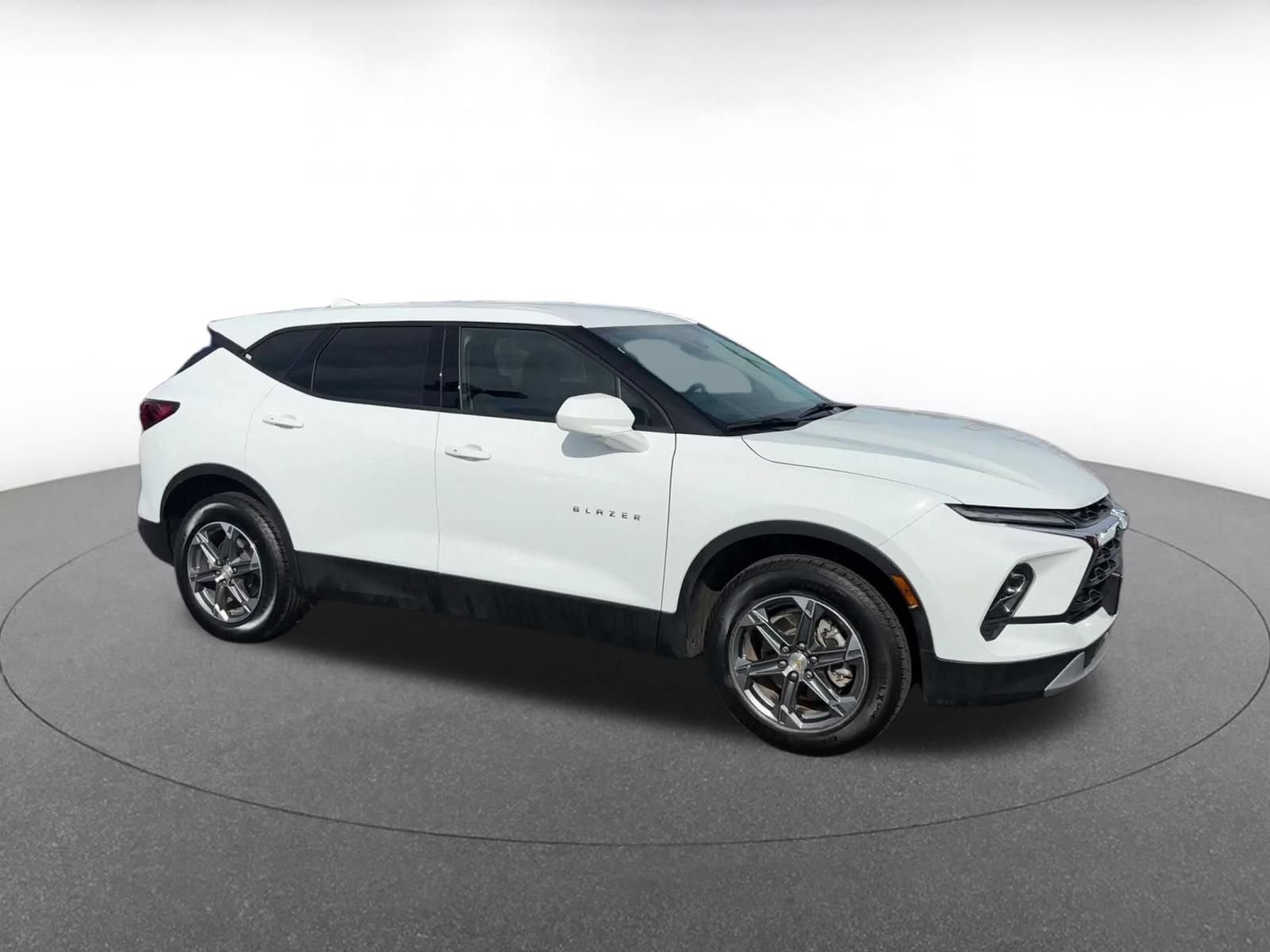 Used 2026 Chevrolet Blazer LT AWD/4WD image 2