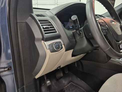 Used 2019 Ford Explorer FWD image 18