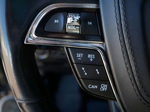 Used 2020 Lincoln Continental Reserve w/ Luxury Package FWD image 17