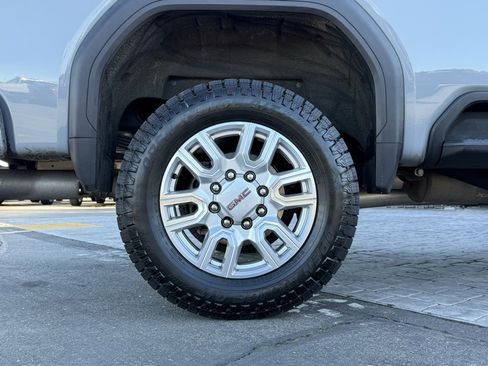 Used 2024 GMC Sierra 2500 SLT w/ SLT Premium Package image 12