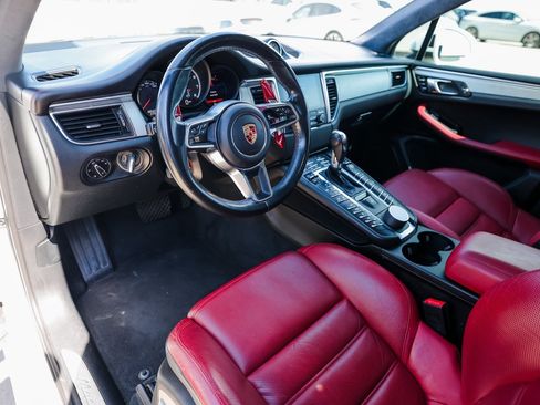 Certified 2018 Porsche Macan Turbo image 4