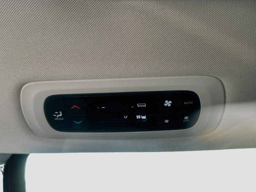 Used 2018 Chrysler Pacifica Touring-L FWD image 24