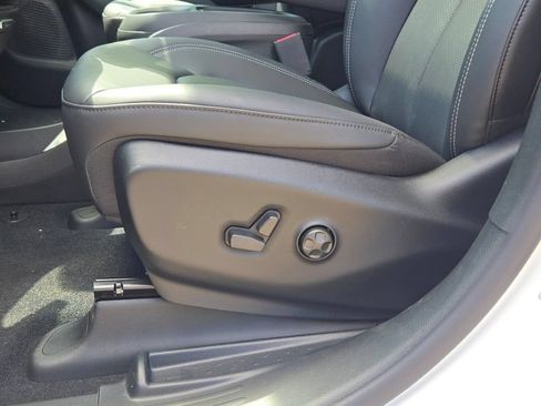 New 2027 Chrysler Pacifica Select FWD image 25